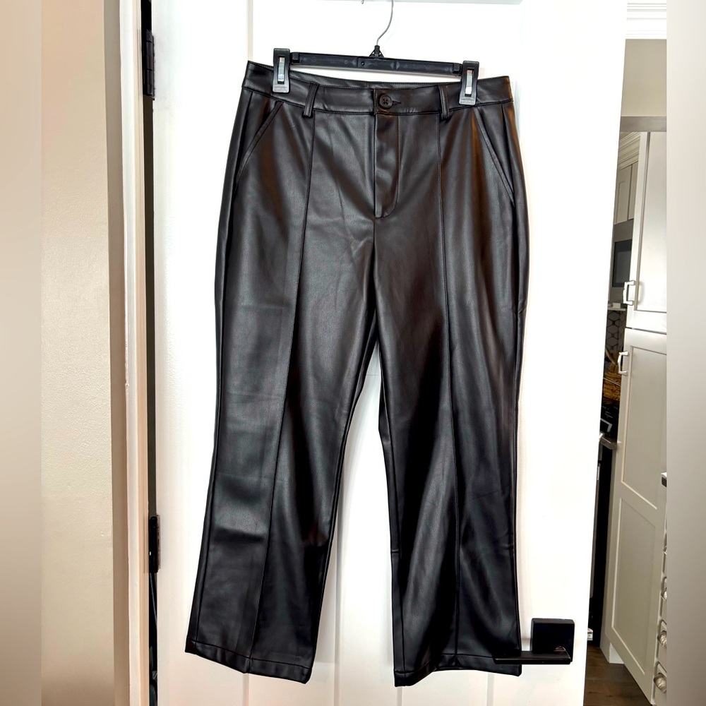 NWT Stevie Crop size 6